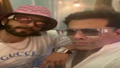Photo of रॉकी रणवीर सिंह के साथ करन जौहर ने शेयर की सेल्फी, देखें वायरल फोटो
