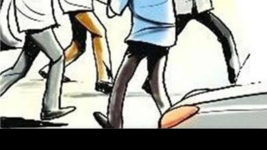 Photo of गाड़ी खड़ी करने के विवाद में दबंग बिल्डर ने अपने गुर्गों के साथ मिलकर युवक को जमकर पीटा