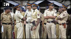 Photo of वर्दी में जबरदस्त थिरके जनाब सोशल मीडिया पर पुलिसकर्मी ने लगा दी आग