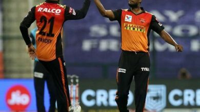 Photo of दिल्ली और हैदराबाद के मैच से पहले गेंदबाज हुए कोरोना पाजिटिव BCCI ने दिया अपडेट