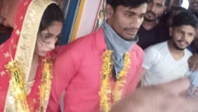 Photo of प्रेम प्रसंग के चलते नाबालिक से किया विवाह गांव वालों ने दलित लड़की का मंदिर में कराया विवाह