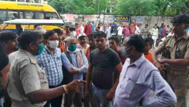Photo of कानपुर अतिक्रमण के खिलाफ आक्रोशित सैकड़ो लोगों ने सड़क की जाम