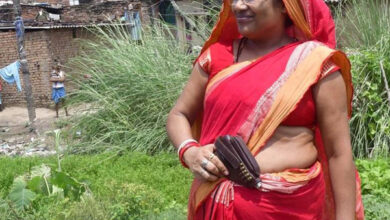Photo of 24 घंटे रखती है कमर में पिस्टल अपने कर्तव्य को ढंग से निभाती “रिवाल्वर रानी”