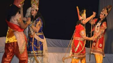 Photo of हिंदू धर्म की भावनाओं से खिलवाड़ रामलीला के मंच पर हो रही रासलीला