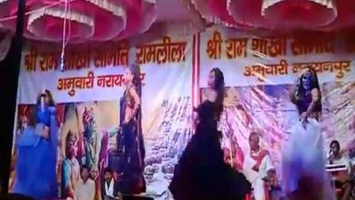 Photo of आस्था के मंच पर परोसी गई अश्लीलता रामलीला से पहले बारबालाओ का डांस