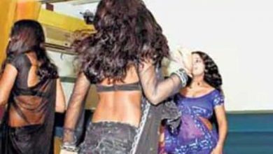 Photo of जन्मदिन पार्टी में लगे बार बालाओं के ठुमके ठुमकों के साथ दनादन हुई फायरिंग