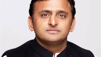 Photo of कानपुर में अखिलेश यादव की गिरफ्तारी से नाराज़ सपाइयों ने बीच सड़क नारेबाजी करते हुए जम कर प्रदर्शन किया