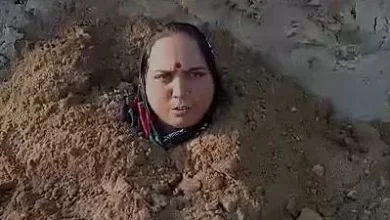 Photo of दबंग माफियाओं का पीड़ित पर दिखा खौफ पीड़ित महिला ने खेत में ली समाधि
