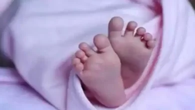 Photo of हॉस्पिटल के स्टाफ़ की लापरवाही से बच्चे की गई जान ,परिजनों ने डॉक्टर पर लापरवाही का लगाया आरोप