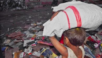 Photo of बालश्रम बच्चों के भविष्य को ले जा रहा अँधेरे की तरफ नन्हें कन्धों पर बच्चे बेच रहे अपनी खुशियाँ