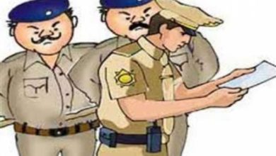 Photo of वर्दी के नशे में राशन डीलर को गाली देते नज़र आए एसआई