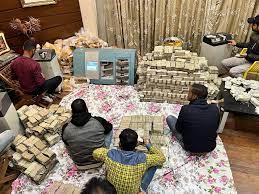Photo of शिखर पान मसाला कंपनी के एक सप्लायर के यहाँ से अब तक150 करोड़ की नकदी बरामद