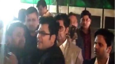 Photo of दारोगा की बेकाबू कार ने बच्‍ची समेत तीन लोगों को किया घायल