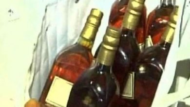Photo of अंग्रेजी शराब की बड़ी खेप लगी पुलिस के हत्थे यू पी चुनाव के चलते सियासत हो रही तेज़