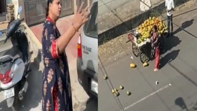 Photo of कार से ठेला टच हो गया तो आपा खो बैठीं प्रोफेसर साहिबा, फेंक दिये सारे फल