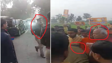 Photo of जन विश्वास यात्रा के दौरान बावर्दी कोतवाल ने छुए अयोध्या सांसद लल्लू सिंह के पैर