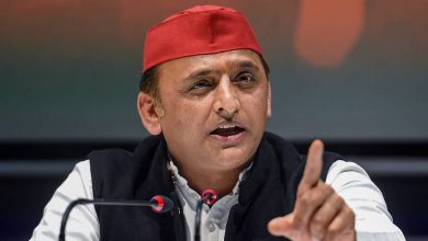 Photo of सपा सुप्रीमो अखिलेश यादव की गाड़ी के सामने दलित महिला ने की आत्मदाह की कोशिश