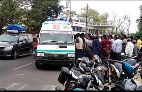 Photo of छुट्टी घोषित होने के बाद भी नहीं दी छुट्टी हुई सड़क दुर्घटना कई छात्राएं हुई घायल
