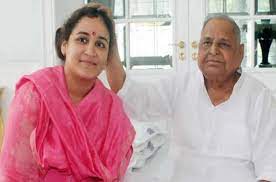 Photo of मुलायम सिंह की बहू अपर्णा को एटीएम से पैसे निकालने में भी होती थी दिक्कत