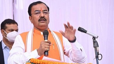 Photo of पीछे कुर्सी चिपकाए दिखे यूपी के उपमुख्यमंत्री दिनेश शर्मा डिप्टी सीएम दिनेश शर्मा ने नहीं छोड़ी अपनी कुर्सी