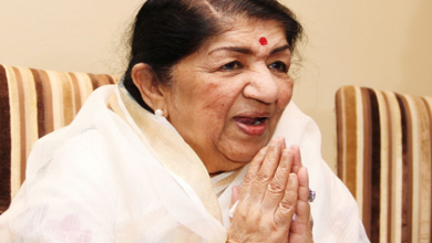 Photo of अभी भी ICU में हैं लता मंगेशकर उनकी खराब सेहत की झूठी खबरों पर ध्यान न दें