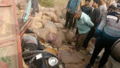 Photo of सरपंच पति की शर्त से हारा बुजुर्ग  बुज़ुर्ग पी गया नाली का गन्दा पानी