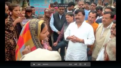Photo of प्रचार के लिए पहुंचे योगी के मंत्री योगी के मंत्री को महिलाओं ने घेरा