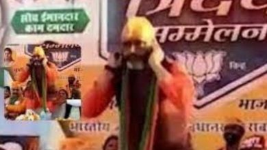 Photo of बीजेपी विधायक ने मानी अपनी गलती विधायक में मंच पर ही लगाने उठक-बैठक