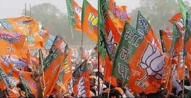 Photo of भाजपा प्रत्याशी के काफिले पर हमला बीजेपी नेता का ग्रामीणों ने किया विरोध