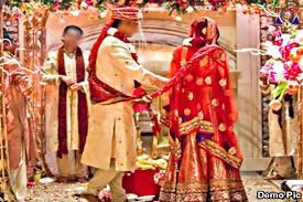 Photo of दूल्हा-दुल्हन की धांय-धांय से मचा हड़कंप दूल्हा-दुल्हन ने शादी के मंच से की फायरिंग