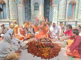 Photo of अयोध्या के संतों ने तीसरे युद्ध की जताई आशंका विश्वकल्याण के लिए संतों ने किया हवन