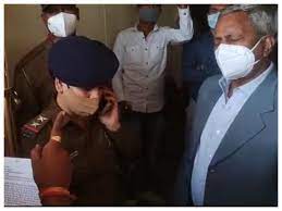 Photo of छात्राओं के सवाल से आपा खो बैठे कुलपति मैं यहां झक मारने के लिए बैठा हूं- कुलपति