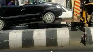 Photo of सवारियों सहित कार उठाकर ले गए निगमकर्मी कार के अंदर बैठे व्यक्ति चिल्लाते रहे