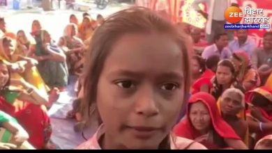 Photo of छोटी बच्ची ने डीसी और एसपी पर साधा निशाना डीसी और एसपी के बच्चे पढ़ कर ऑफिसर बनेंगे: बच्ची