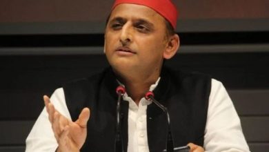 Photo of क्या अखिलेश के घमंड ने किया अखिलेश को चूर? सत्ता के नशे में अखिलेश ने पत्रकार को फटकारा