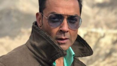 Photo of पहली बार बॉबी देओल ने सोशल मीडिया में वायरल अपने मीम्स पर दी प्रतिक्रिया