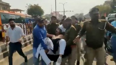 Photo of आहत सपा कार्यकर्ता ने भाजपा की जीत से विधानसभा के सामने किया आत्मदाह का प्रयास