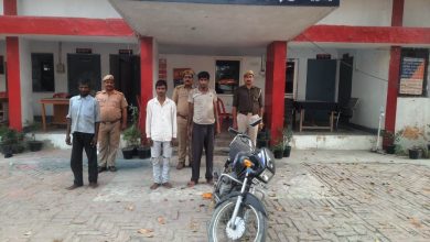 Photo of चोरी के मोटरसाइकिल के साथ तीन अभियुक्त हुए गिरफ्तार
