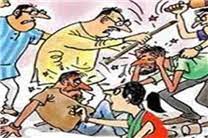 Photo of योगी सरकार में बेखौफ दबंगों ने पुलिसकर्मी को पीटा पिटाई के बाद घायल हुये पुलिसकर्मी ने एक आरोपी को पकड़ लिया