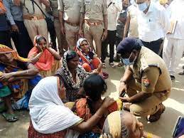 Photo of कुशीनगर में घर के बाहर खेल रहे बच्चों को जहरीला टॉफी खाने से चार मासूम की मौत