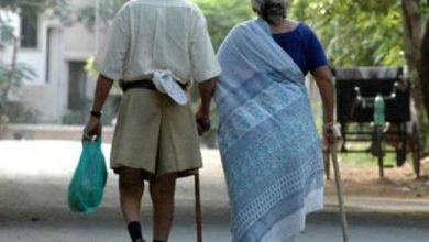 Photo of बुज़ुर्ग माँ-बाप ने बताई कलयुगी बेटी की करतूत  बेटी चांटे मारती है, गुंडी है : माँ-बाप