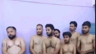 Photo of अर्धनग्न पत्रकारों पर पुलिस ने दिया अजीबो-गरीब तर्क सुरक्षा की दृष्टी से अंडरवियर में रखते है- थाना प्रभारी
