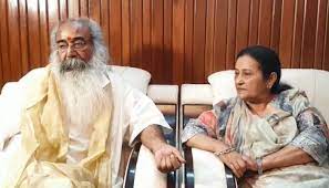 Photo of आज़म खान के परिवार से मिले आचार्य प्रमोद कृष्णम ,सपा ने मुलायम का ध्यान नहीं रखा तो आजम का क्या रखेंगे – प्रमोद कृष्णम