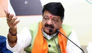 Photo of सड़क पर कचरा फैलाने से नाराज़ हुए भाजपा के राष्ट्रीय महासचिव ,कैलाश विजयवर्गीय ने कार चालाक से डस्टबिन में फिंकवाई बोतल