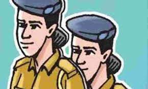 Photo of महिला पुलिसकर्मी ने पेश की मानवता की मिसाल पीठ पर बिठा कर कराए मंदिर के दर्शन