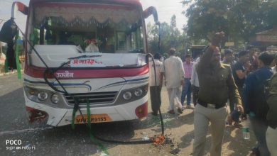 Photo of बस ड्राइवर के साथ कार सवार दबंगों ने की मारपीट कैब चालक ने बस को ओवरटेक कर ड्राइवर को पीटा