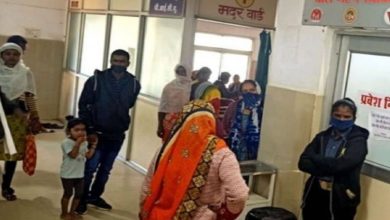 Photo of योगी सरकार को पलीता लगा रहे जिला अस्पताल बिना पैसे दिए नर्सों ने बच्चा देने से किया मना