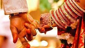 Photo of प्रेम विवाह के बाद पति के लिए चीखती रही पत्नी ,घसीट कर ले गए मां-बाप