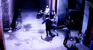 Photo of नशे में धुत सिपाही की गुंडागर्दी, युवक को पीटने का वीडियो वायरल