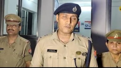 Photo of फ़रियाद लेकर थाने पहुंची महिला से पुलिस ने की अभद्रता ,पुलिस वाले ने फाड़े फरियादी महिला के कपड़े